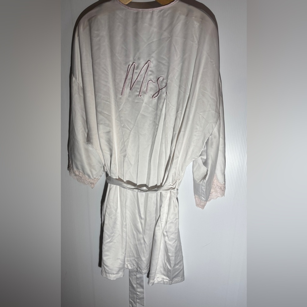 Mrs. White Bridal Robe size xl